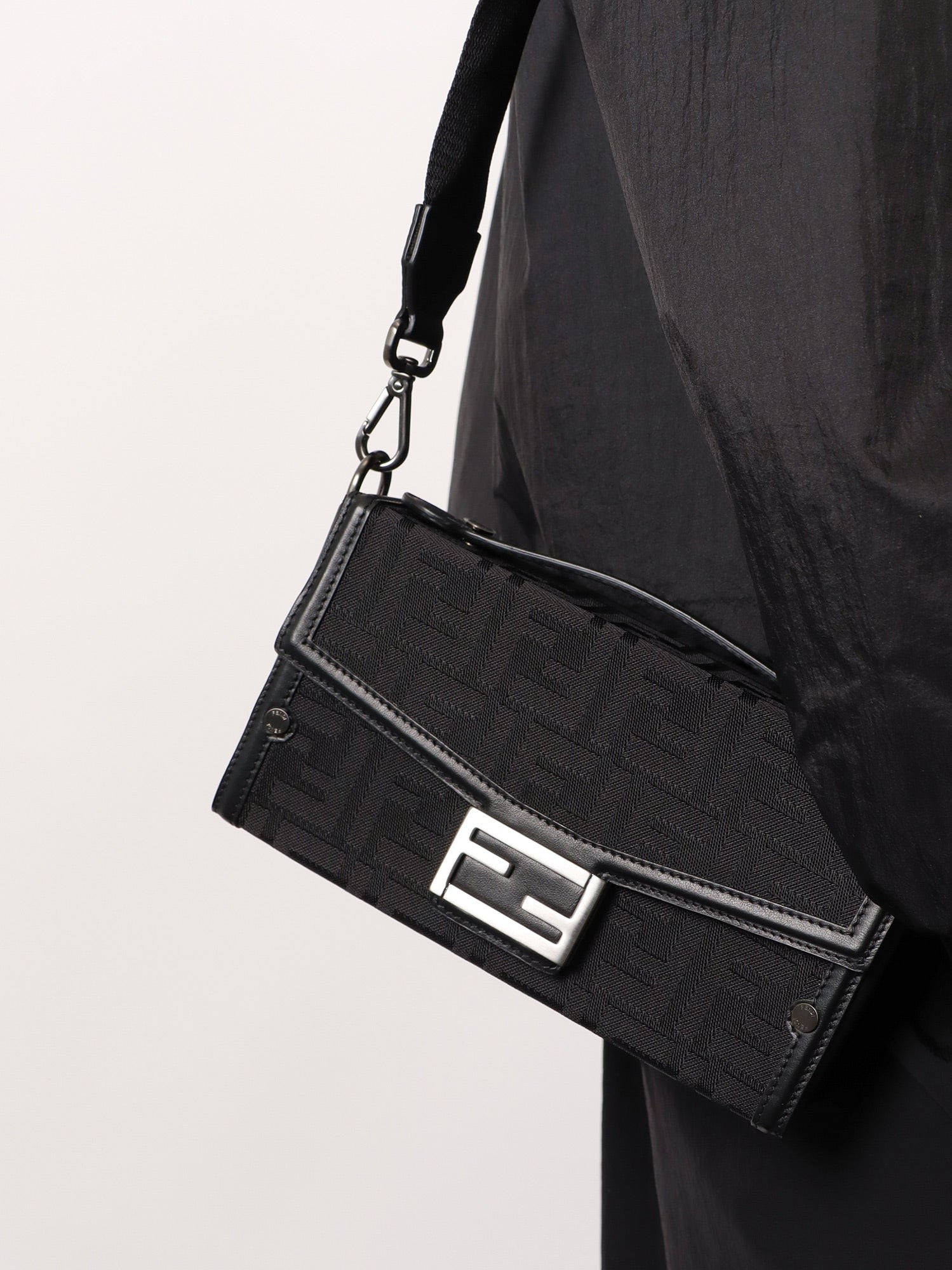 Fendi – Férfi – Fekete – Övtáska