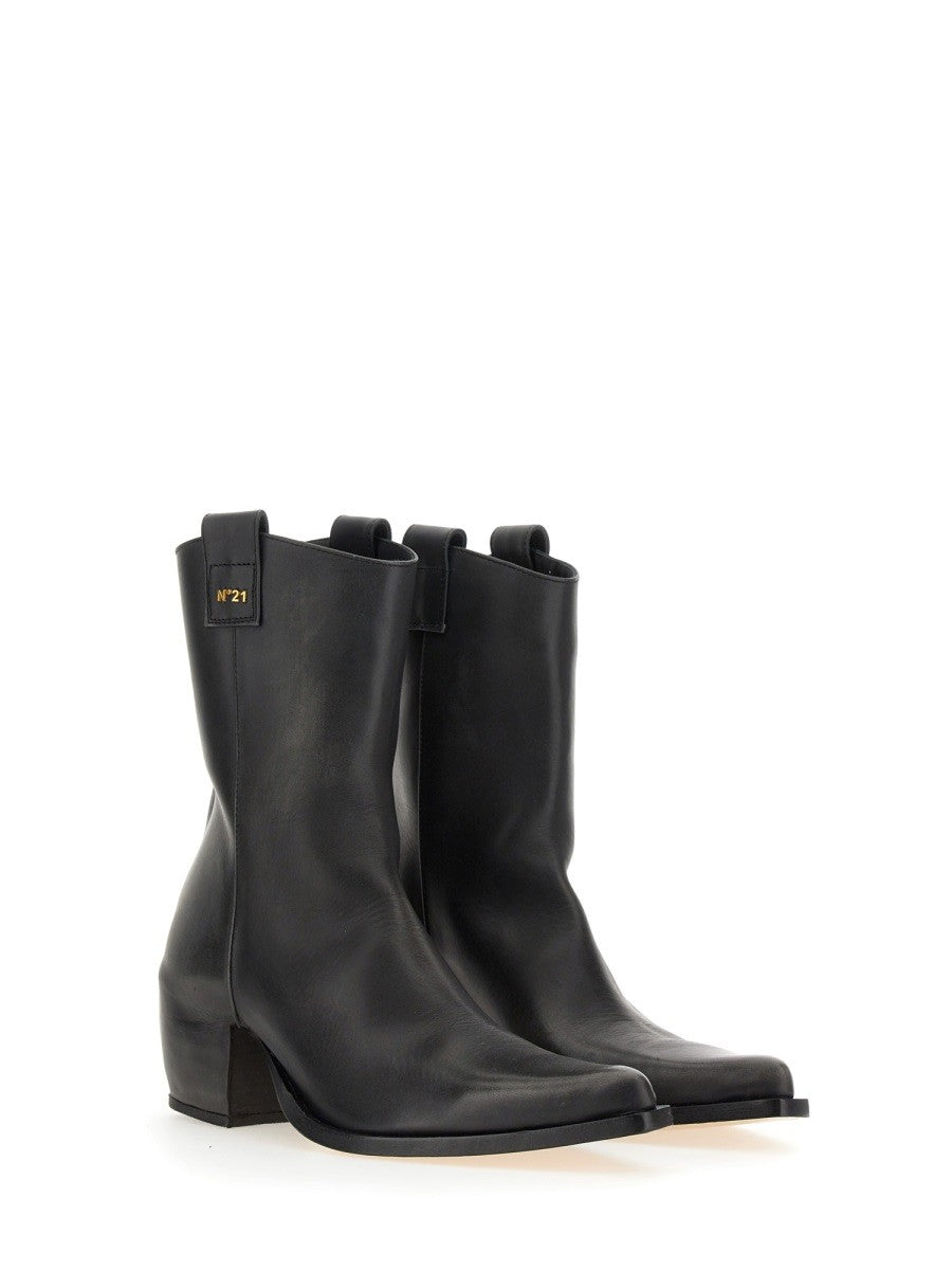 N°21 - Woman - Black - Boot