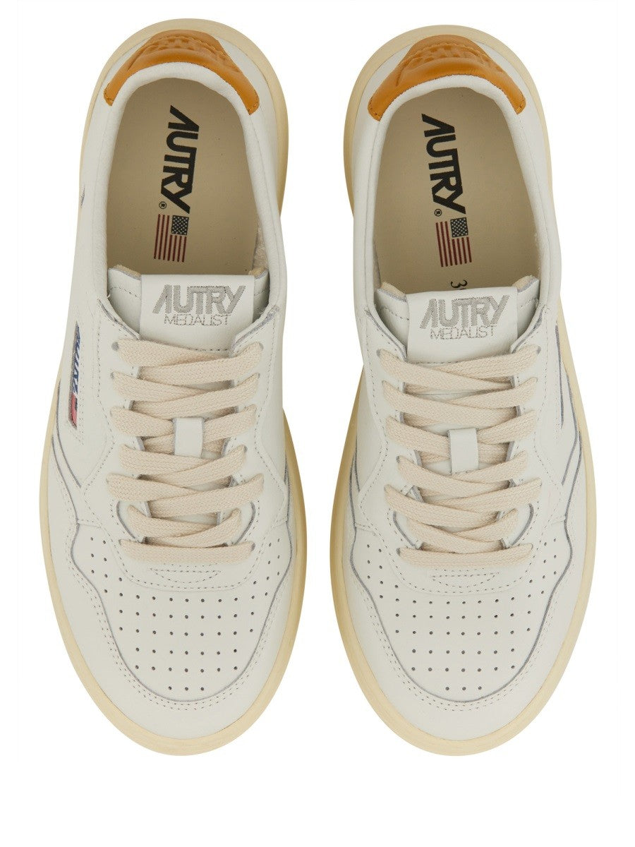 Autry - Woman - White - Sneaker