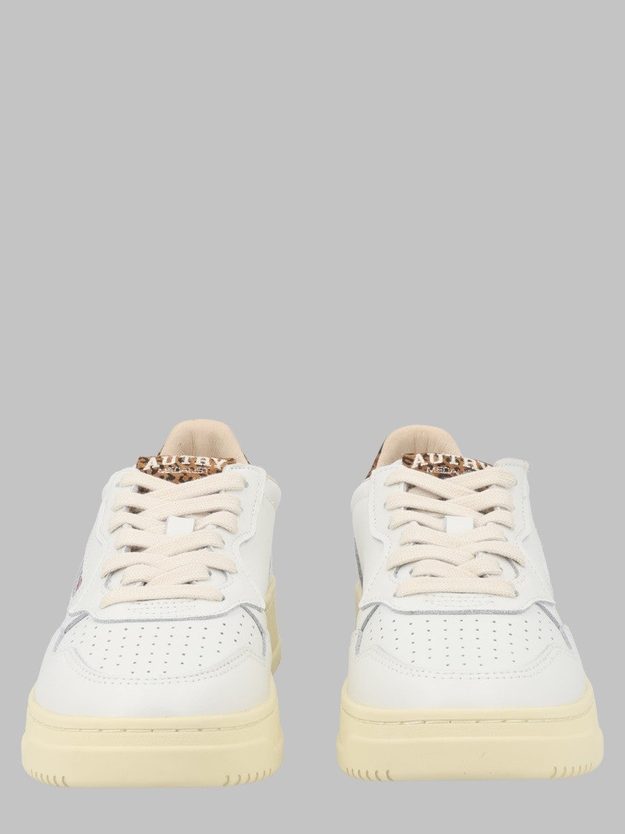 Autry - Woman - White - Sneaker