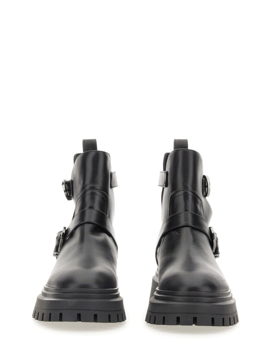Stuart Weitzman - Woman - Black - Boot